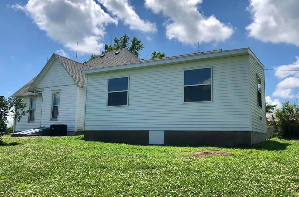 What is the roof area of a 3000 square foot house near Saint Joseph Missouri?